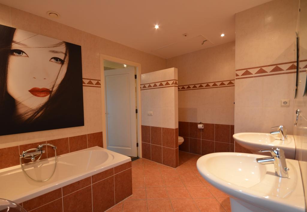 Wake Up Call Bed & Breakfast Westbroek Exterior foto